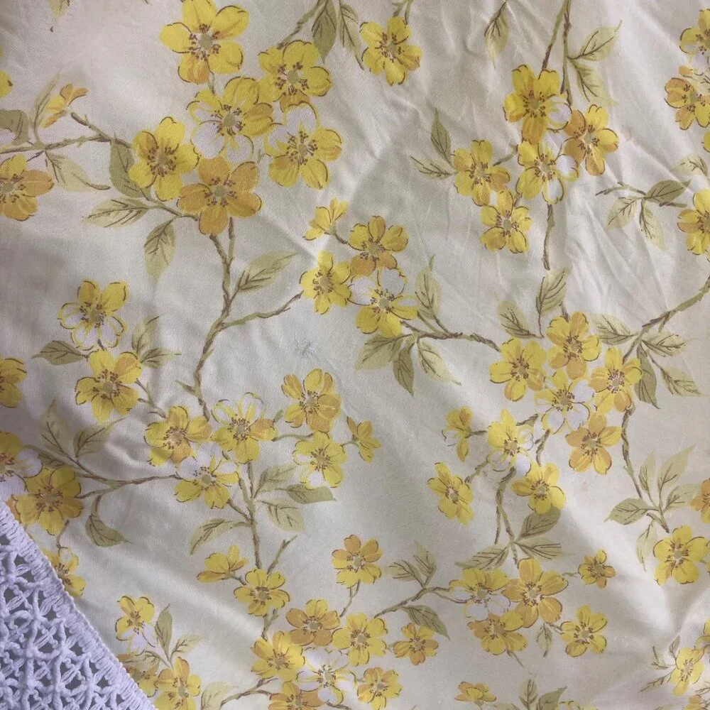Vintage Handmade Yellow Floral Tablecloth Crochet Edge Fringe 64" Round Spring - Picture 7 of 9